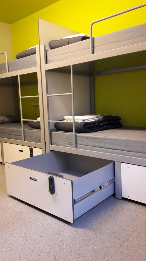 Single Bed 8-Bed Female Dormitory Room,631176966:JPEG